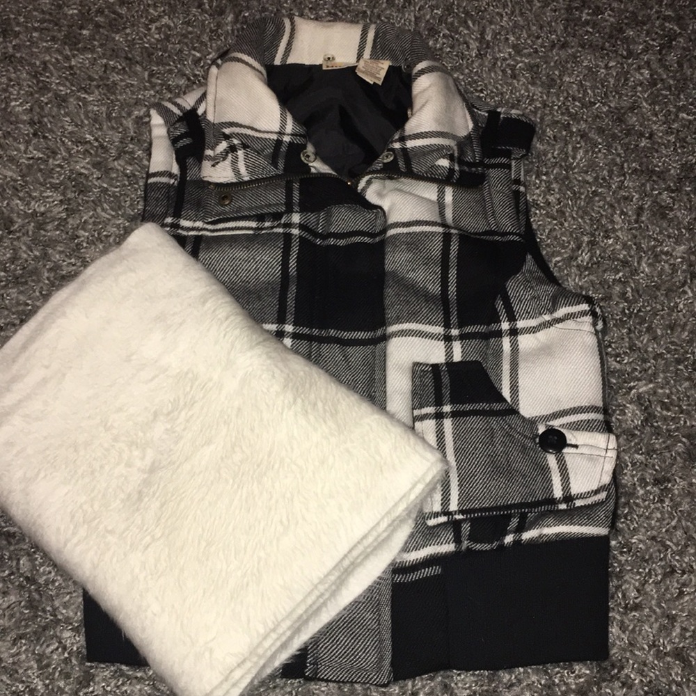 Plaid Vest & Cream Scarf🧣